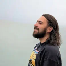 收听 Fake Moses、观看音乐视频、阅读小传、查看巡演日期等 ！