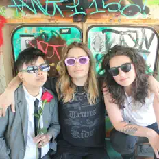 聆聽 The Resonaters、觀看音樂影片、閱讀小傳、查看巡演日期等！