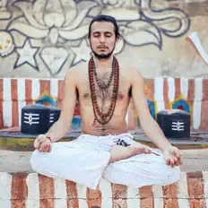 Raamayan सुनें, म्यूज़िक वीडियो देखें, बायो पढ़ें, दौरे की तारीखें और बहुत कुछ देखें!