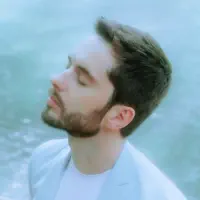 Ouça undefined, assista a videoclipes, leia a biografia, veja as datas das turnês e mais!