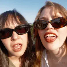 Escucha a Petite Amie, mira vídeos musicales, lee la biografía, consulta fechas de giras y mucho más.