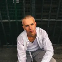 Hör dir undefined an, schau dir Musikvideos an, lies die Biografie, finde Tourdaten und mehr!