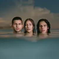 Ascolta undefined, guarda video musicali, leggi la biografia, vedi le date del tour & altro!