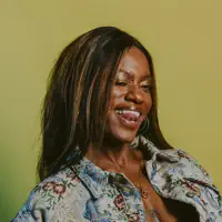 Hör dir undefined an, schau dir Musikvideos an, lies die Biografie, finde Tourdaten und mehr!