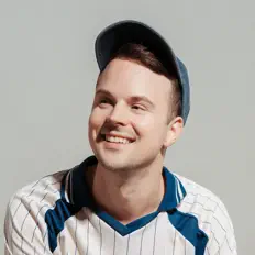 Poslechněte si interpreta Art Demur, sledujte hudební videa, přečtěte si životopis, podívejte se na data turné a další informace.