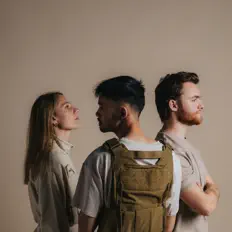 聆聽 Kadeus、觀看音樂影片、閱讀小傳、查看巡演日期等！