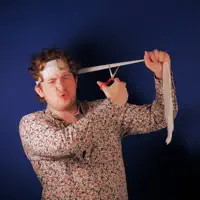 Luister naar undefined, bekijk muziekvideo's, lees de bio, bekijk de tourdata, en meer!
