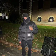 Echee सुनें, म्यूज़िक वीडियो देखें, बायो पढ़ें, दौरे की तारीखें और बहुत कुछ देखें!