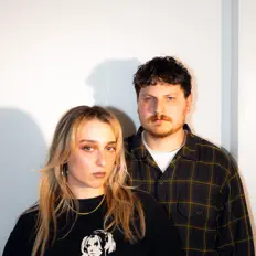 聆聽 The Admired、觀看音樂影片、閱讀小傳、查看巡演日期等！