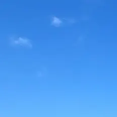 聆聽 THREE、觀看音樂影片、閱讀小傳、查看巡演日期等！