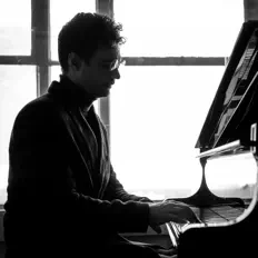 收听 Vittore Dalla、观看音乐视频、阅读小传、查看巡演日期等 ！