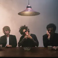 Ascolta undefined, guarda video musicali, leggi la biografia, vedi le date del tour & altro!