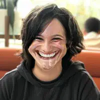 聆聽 undefined、觀看音樂影片、閱讀小傳、查看巡演日期等！