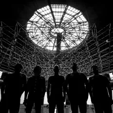 Glacierを聴いたり、ミュージックビデオを鑑賞したり、経歴やツアー日程などを確認したりしましょう！