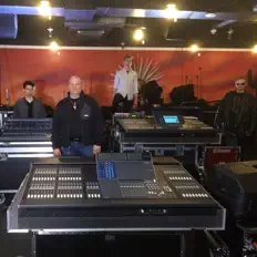 Doubting Tomas dinle, müzik videolarını izle, biyografisini oku, tur tarihlerini ve daha fazlasını gör!