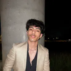 Escucha a Dan Bello, mira videos musicales, lee su biografía, consulta las fechas de las gira y más.