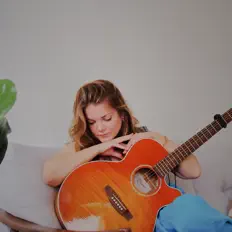 Ascolta YENI, guarda video musicali, leggi la biografia, vedi le date del tour & altro!