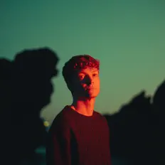 Hör dir Seán Collins an, schau dir Musikvideos an, lies die Biografie, finde Tourdaten und mehr!