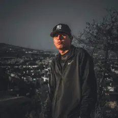 收听 El josa、观看音乐视频、阅读小传、查看巡演日期等 ！