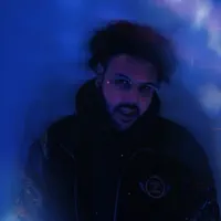 Ascolta undefined, guarda video musicali, leggi la biografia, vedi le date del tour & altro!