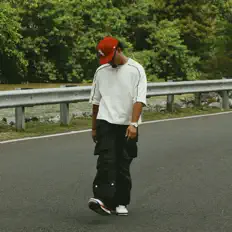 聆聽 Elikemusic、觀看音樂影片、閱讀小傳、查看巡演日期等！