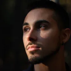 Hör dir That K4RMA an, schau dir Musikvideos an, lies die Biografie, finde Tourdaten und mehr!