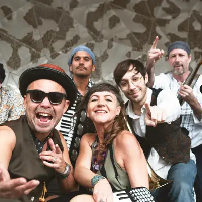 Listen to La Porteña y los Piratas, watch music videos, read bio, see tour dates & more!