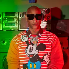 收听 5ive Mics、观看音乐视频、阅读小传、查看巡演日期等 ！