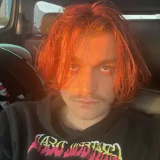 DJCaponeを聴いたり、ミュージックビデオを鑑賞したり、経歴やツアー日程などを確認したりしましょう！