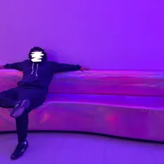 Yari dinle, müzik videolarını izle, biyografisini oku, tur tarihlerini ve daha fazlasını gör!