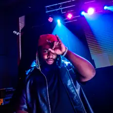 Blvck Fridayを聴いたり、ミュージックビデオを鑑賞したり、経歴やツアー日程などを確認したりしましょう！