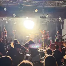收听 Lifecrusher、观看音乐视频、阅读小传、查看巡演日期等 ！