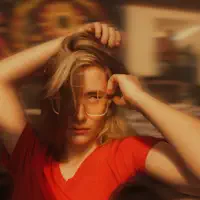 Ouve undefined, vê vídeos de música, lê a biografia, vê as datas da digressão e muito mais!