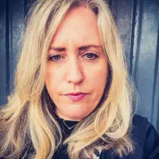 Petals In Soundを聴いたり、ミュージックビデオを鑑賞したり、経歴やツアー日程などを確認したりしましょう！