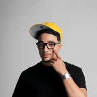 收听 undefined、观看音乐视频、阅读小传、查看巡演日期等 ！