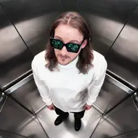 Dengarkan undefined, tonton video musik, baca bio, lihat tanggal tur & lainnya!