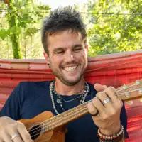 undefined을(를) 듣고, 뮤직 비디오를 보고, 약력을 읽고, 투어 일정 등을 확인하세요!