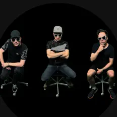 收听 SuperBrise、观看音乐视频、阅读小传、查看巡演日期等 ！