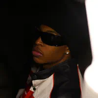 Escucha a undefined, mira videos musicales, lee su biografía, consulta las fechas de las gira y más.