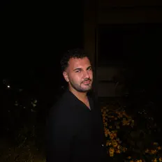 聆聽 Young G、觀看音樂影片、閱讀小傳、查看巡演日期等！