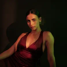 聆聽 Salma Abdelaziz、觀看音樂影片、閱讀小傳、查看巡演日期等！