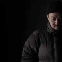 Hör dir undefined an, schau dir Musikvideos an, lies die Biografie, finde Tourdaten und mehr!