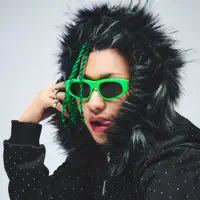 Escucha a undefined, mira videos musicales, lee su biografía, consulta las fechas de las gira y más.