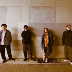 Écoutez STRAIGHT, regardez des vidéoclips, lisez la biographie, consultez les dates de tournée et plus encore !