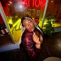 Ascolta zoey sterling, guarda video musicali, leggi la biografia, vedi le date del tour & altro!