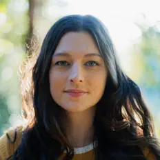 Caitlin McGovern: песни, клипы, биография, даты выступлений и многое другое.