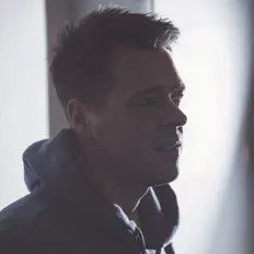 Mallinderを聴いたり、ミュージックビデオを鑑賞したり、経歴やツアー日程などを確認したりしましょう！