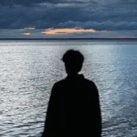 收听 undefined、观看音乐视频、阅读小传、查看巡演日期等 ！