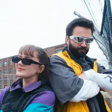 Escucha a notfriends, mira videos musicales, lee su biografía, consulta las fechas de las gira y más.