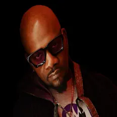 Escucha a Qu'Adrian, mira videos musicales, lee su biografía, consulta las fechas de las gira y más.